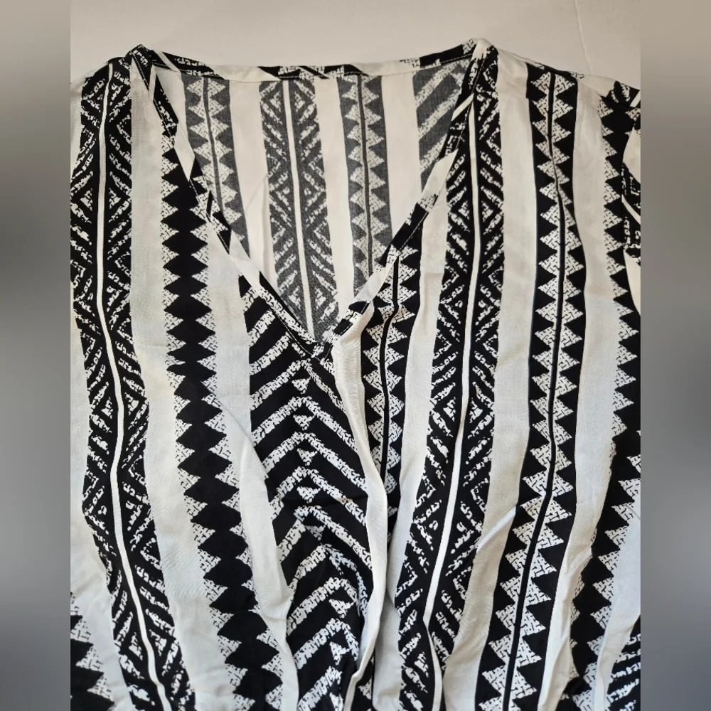 Black and White Patterned Maxi Dress. Size L - Picture 8 of 11